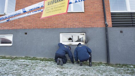 Policininkai prie padegtos mečetės &Scaron;vedijoje 
