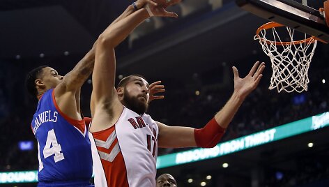 K.J. McDaniels ir Jonas Valančiūnas