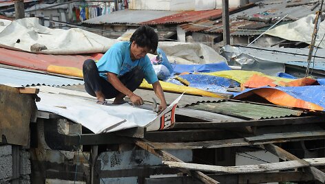 Prie Filipinų artėja galinga taifūnas