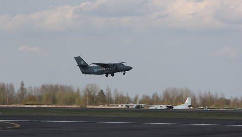 Aviacijos bazėje &Scaron;iauliuose leidžiasi NATO lėktuvas