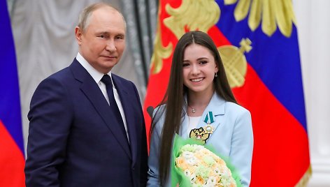 Vladimiras Putinas ir čiuožėja Kamila Valijeva