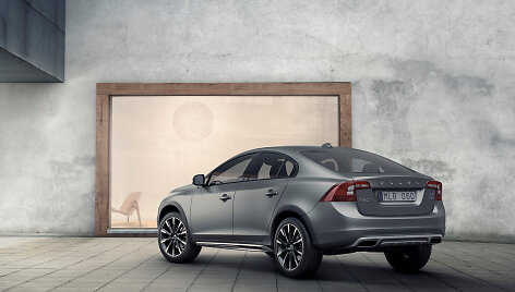 &bdquo;Volvo Cross Country&ldquo; sedanas