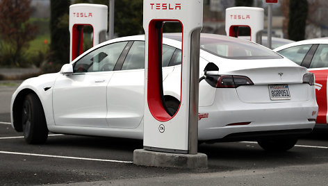 „Tesla“ greitojo įkrovimo stotelės „Supercharger“