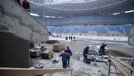 Darbininkai i&scaron; &Scaron;iaurės Korėjos stato stadioną Rusijoje