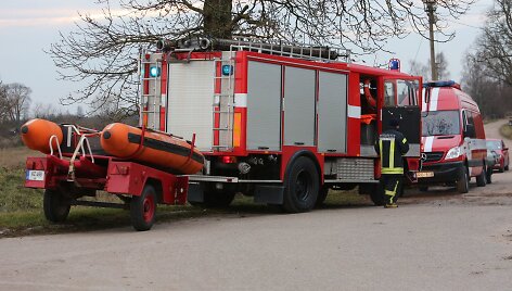 Justinos &Scaron;ik&scaron;niūtės paie&scaron;ka: ugniagesių gelbėtojų narai