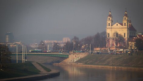 Degėsiais dvokiantis rūkas Vilniuje.