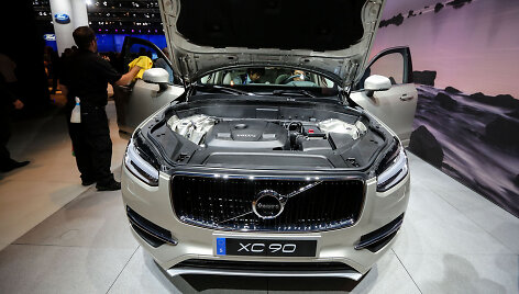 &bdquo;Volvo&ldquo; stendas Paryžiaus automobilių parodoje