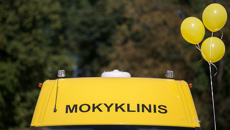 Naujų mokyklinių autobusų perdavimo renginys