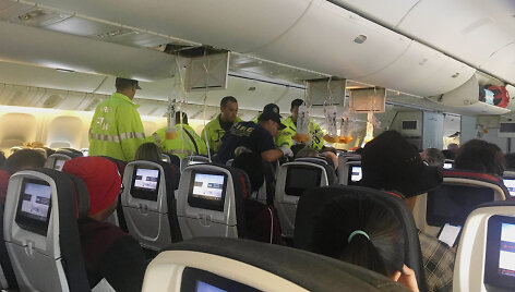 &bdquo;Air Canada&ldquo; skrydyje nuo turbulencijos nukentėjusiems keleiviams teikiama pagalba