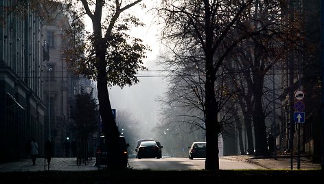 Vilnius paniręs į melsvą rūką