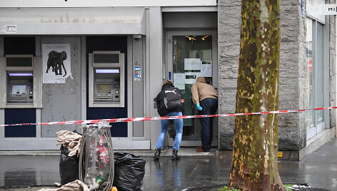 Paryžiuje po banko ginkluoto apiplė&scaron;imo ie&scaron;koma kelių įtariamųjų