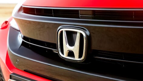 De&scaron;imtos kartos &bdquo;Honda Civic&ldquo; bandymai Barselonoje