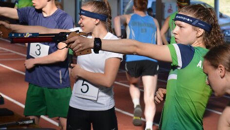 Monika Rėkutė (balti mar&scaron;kinėliai) ir Elzbieta Adomaitytė (žali)