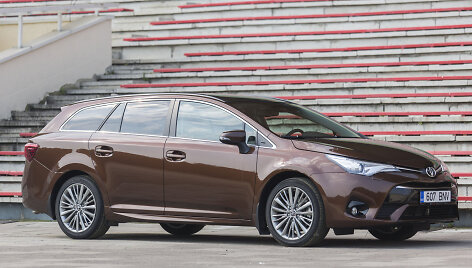 Atnaujintas &bdquo;Toyota Avensis&ldquo;