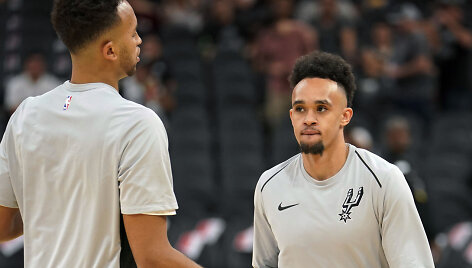 Derrickas White'as