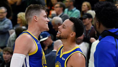 Jonas Jerebko ir Stephenas Curry