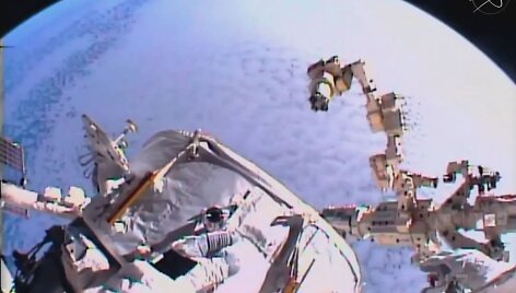 Astronautai vykdo darbus Tarptautinėje kosminėje stotyje