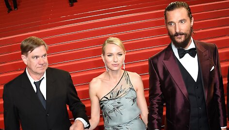I&scaron; kairės: režisierius Gusas Van Santas ir aktoriai Naomi Watts bei Matthew McConaughey