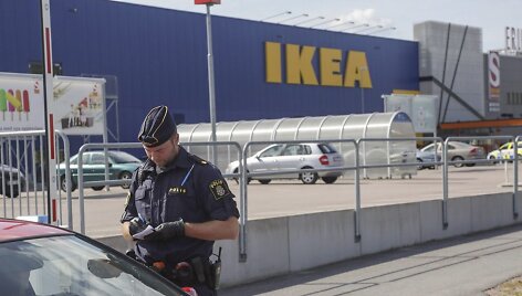 &Scaron;vedijoje &bdquo;Ikea&ldquo; parduotuvėje nudurti du žmonės