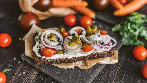 Skandinaviškas „smørrebrød“ sumuštinis