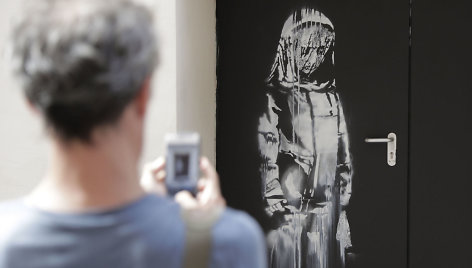 Banksy darbas ant Paryžiaus koncertų salės „Bataclan“ durų