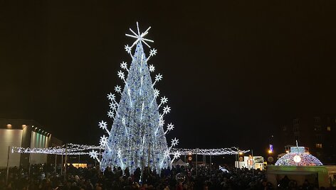 Utenos Kalėdų eglės įžiebimo &scaron;ventės akimirka