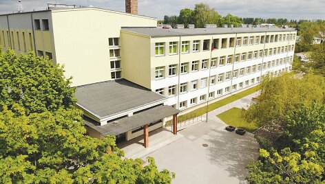 Dėl į Juozo Pauk&scaron;telio progimnaziją vaiką atlydėjusios mamos sukelto konflikto, progimnazijos administracijai teko kviesti policiją