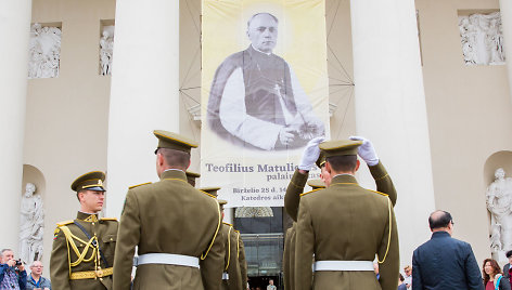 Teofiliaus Matulionio sarkofago išlydėjimas į Kaišiadoris