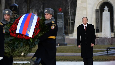 V.Putinas pagerbė ne tik Antrojo pasaulinio karo aukas, bet ir Budape&scaron;to sukilimą mal&scaron;inusius sovietų karius.