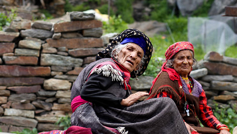 Malana kaimas Indijoje, kuriame už prisilietimą prie žmogaus skiriama bauda 