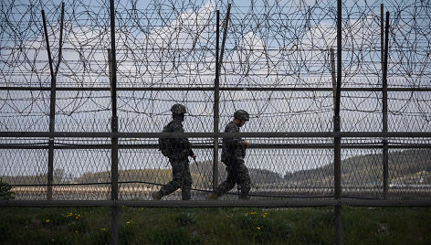 Pietų Korėjos kariai prie Demilitarizuotosios zonos