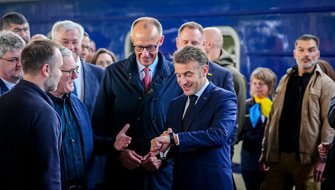 Keiras Starmeris, Friedrichas Merzas ir Emmanuelis Macronas / dpa