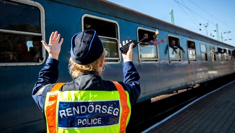Migrantai kerta Vengrijos &ndash; Austrijos sieną