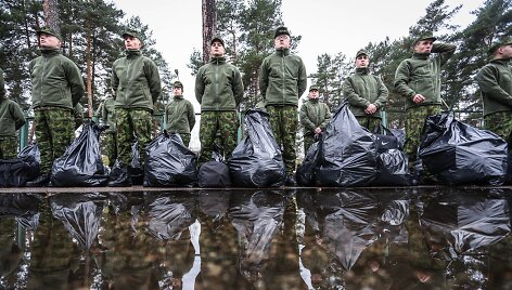 &Scaron;auktinių savanorių pirmoji diena