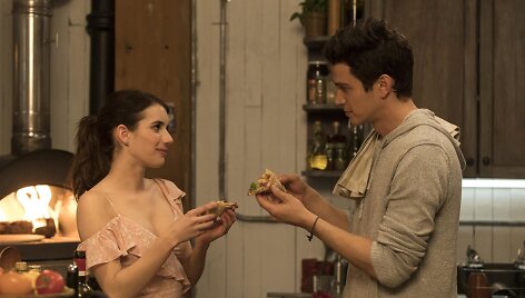 Emma Roberts ir Haydenas Christensenas filme &bdquo;Mažoji Italija&ldquo;