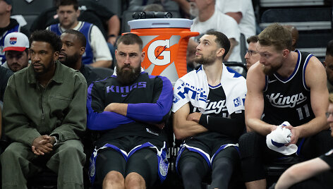 I&scaron; kairės: Malikas Monkas, Jonas Valančiūnas, Zachas LaVine'as, Domantas Sabonis
