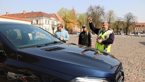 Kauno policijos kapelionas &scaron;ventino visas transporto priemones