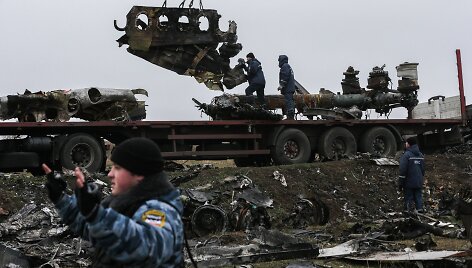 I&scaron; katastrofos vietos &scaron;alinamos &bdquo;Malaysian Airlines&ldquo; lėktuvo nuolaužos