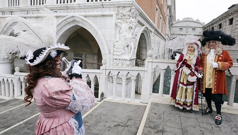 Venecijos karnavalo persirengėliai 