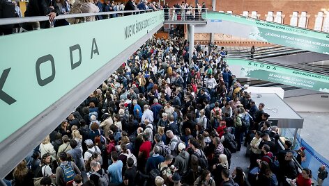 Keleiviai Ispanijoje laukia traukinio &scaron;alyje atstačius elektros tiekimą / A. Perez Meca / ZUMAPRESS.com
