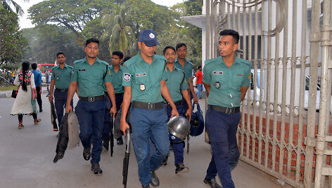 Banglade&scaron;o saugumo pajėgos prie Auk&scaron;čiausiojo teismo pastato