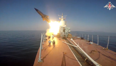 Rusija paleidžia raketą Petro Didžiojo įlankoje
