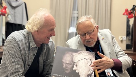 V.Landsbergis su V.Tarasovu pristatė poezijos albumą