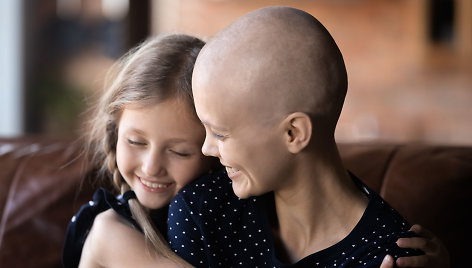 Vaikui sergant vėžiu, svarbūs visi šeimos nariai: reikalinga kompleksinė pagalba