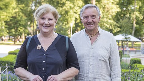 Larisa Kalpokaitė su vyru Jonu Braškiu