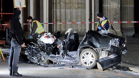 Berlyne automobilis rėžėsi į Branderburgo vartus