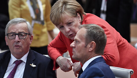 EK pirmininkas J.C.Junckeris, Vokietijos kanclerė A.Merkel ir Europos Vadovų Tarybos pirmininkas D.Tuskas