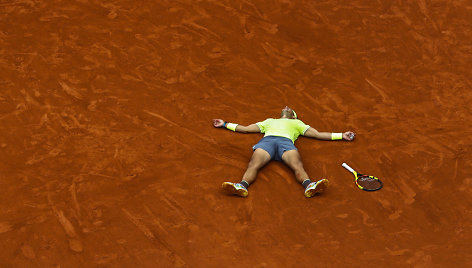 Rafaelis Nadalis pernai iškovojo jau 12-ąjį „Roland Garros“ trofėjų