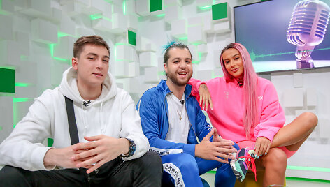Karolina Meschino kartu su vaikinu Remigijumi Da&scaron;kevičiumi-Remiu pristatė pirmąją judviejų dainą &bdquo;Story feat. Retro&ldquo;.