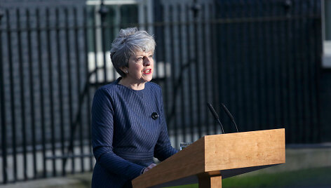 Theresa May skelbia pirmalaikius rinkimus